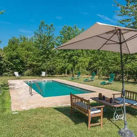 Casale Dei Tigli 8, Emma *