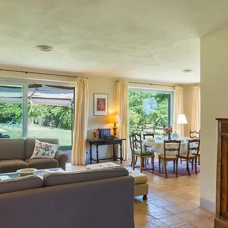 Villa Casale Dei Tigli 8, Emma *