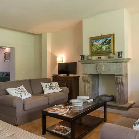 Casale Dei Tigli 8, Emma Villa