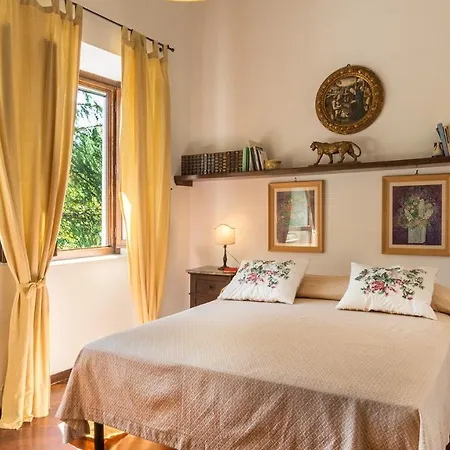 Casale Dei Tigli 8, Emma *