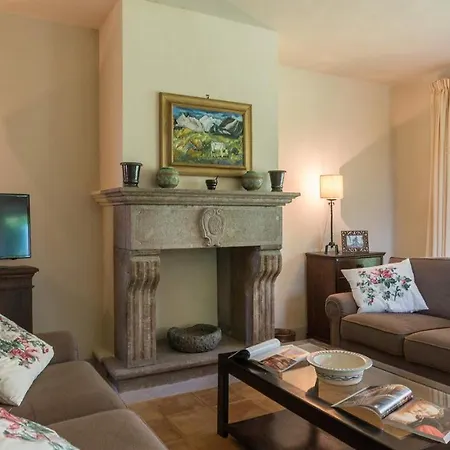 Casale Dei Tigli 8, Emma