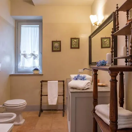 Villa Casale Dei Tigli 8, Emma *