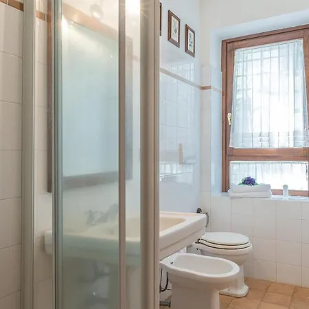 Casale Dei Tigli 8, Emma