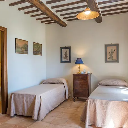 Casale Dei Tigli 8, Emma *