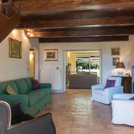 Casale Dei Tigli 8, Emma Vila