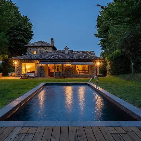 Casale Dei Tigli 8, Emma Vila *