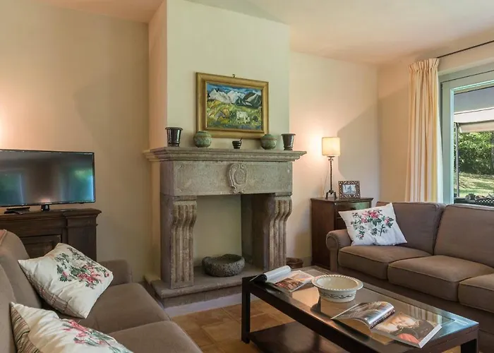 Casale Dei Tigli 8, Emma